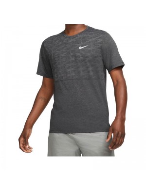 Camiseta Nike Dri-FIT Run Division Miler - Cinza